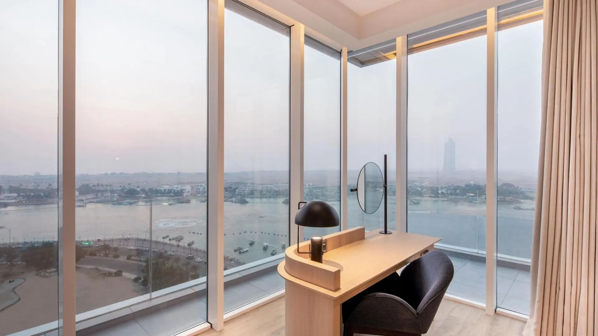 Four Points By Sheraton Jeddah Corniche 4*,