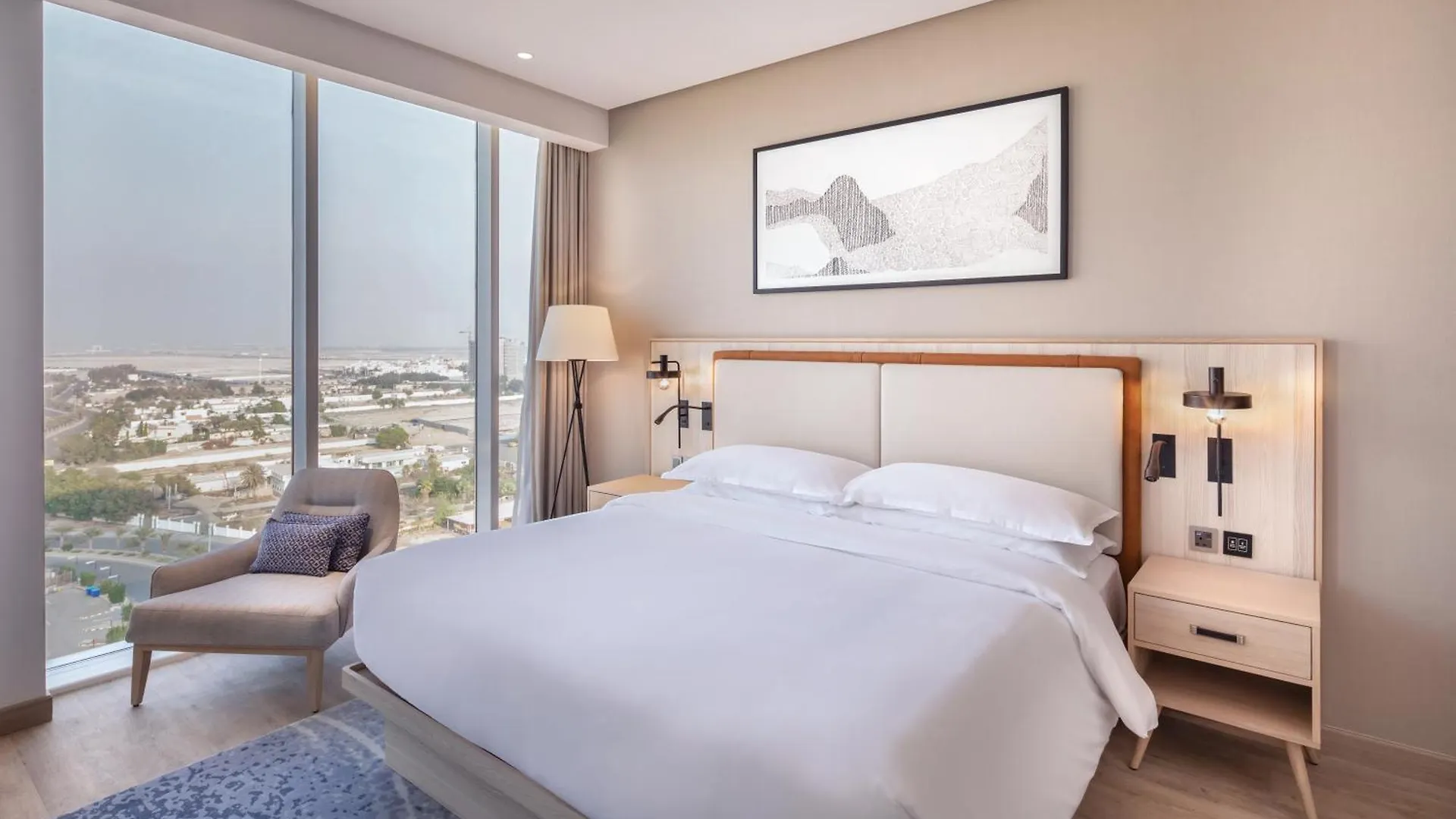 Four Points By Sheraton Jeddah Corniche 4*,